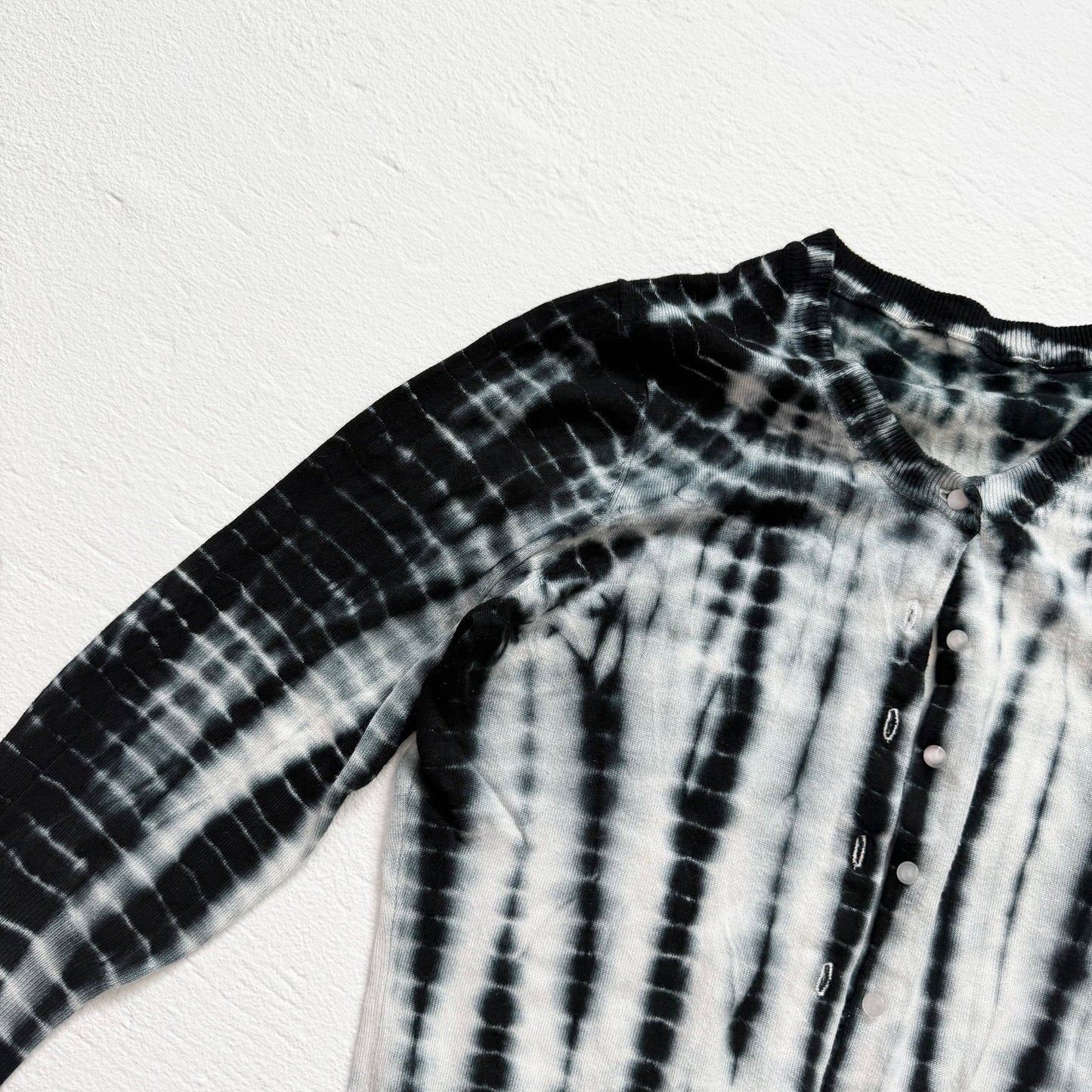 Secondhand Black White Tie Dye Ribbed Cropped Sleeve Cardigan, Size Large