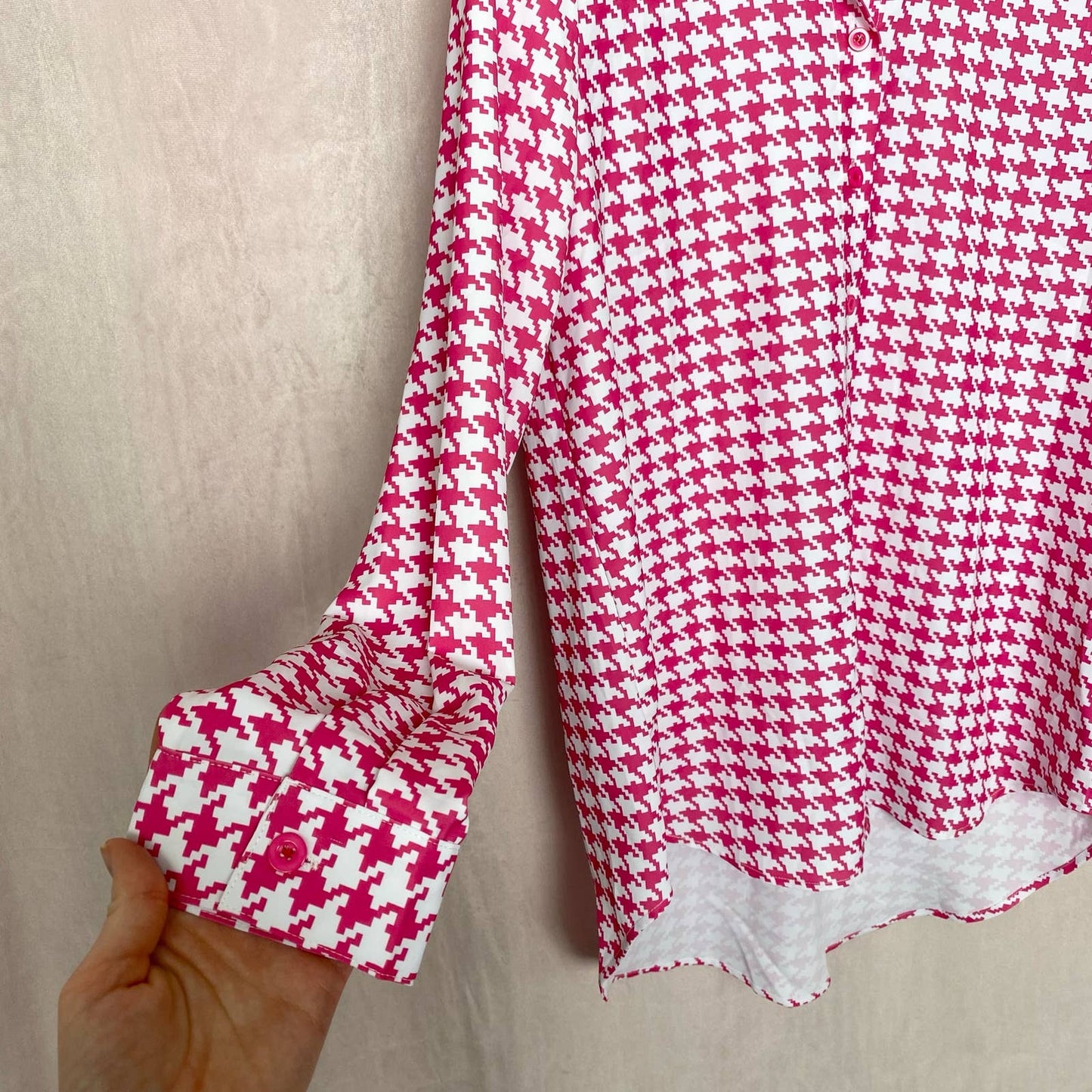 Secondhand Pink Houndstooth Button Up Long Sleeve Shirt, Size Medium