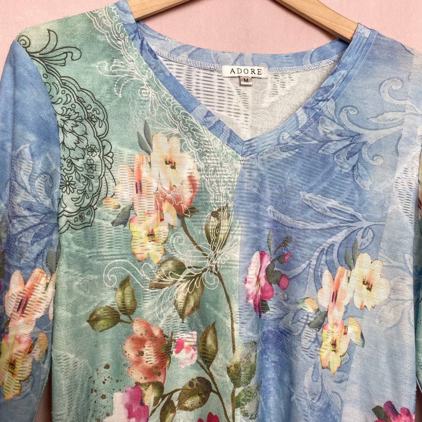 Secondhand Adore Blue Green Floral V Neckline Tunic in Blue Green, Size Medium