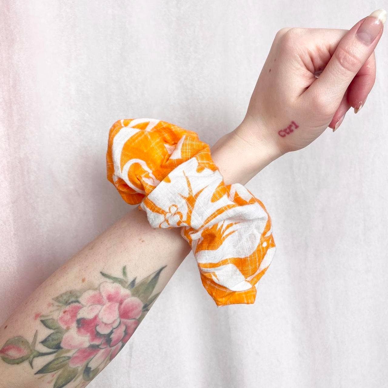 Upcycled Crop Hawaiian Shirt & Jumbo Scrunchie Set, Size Small