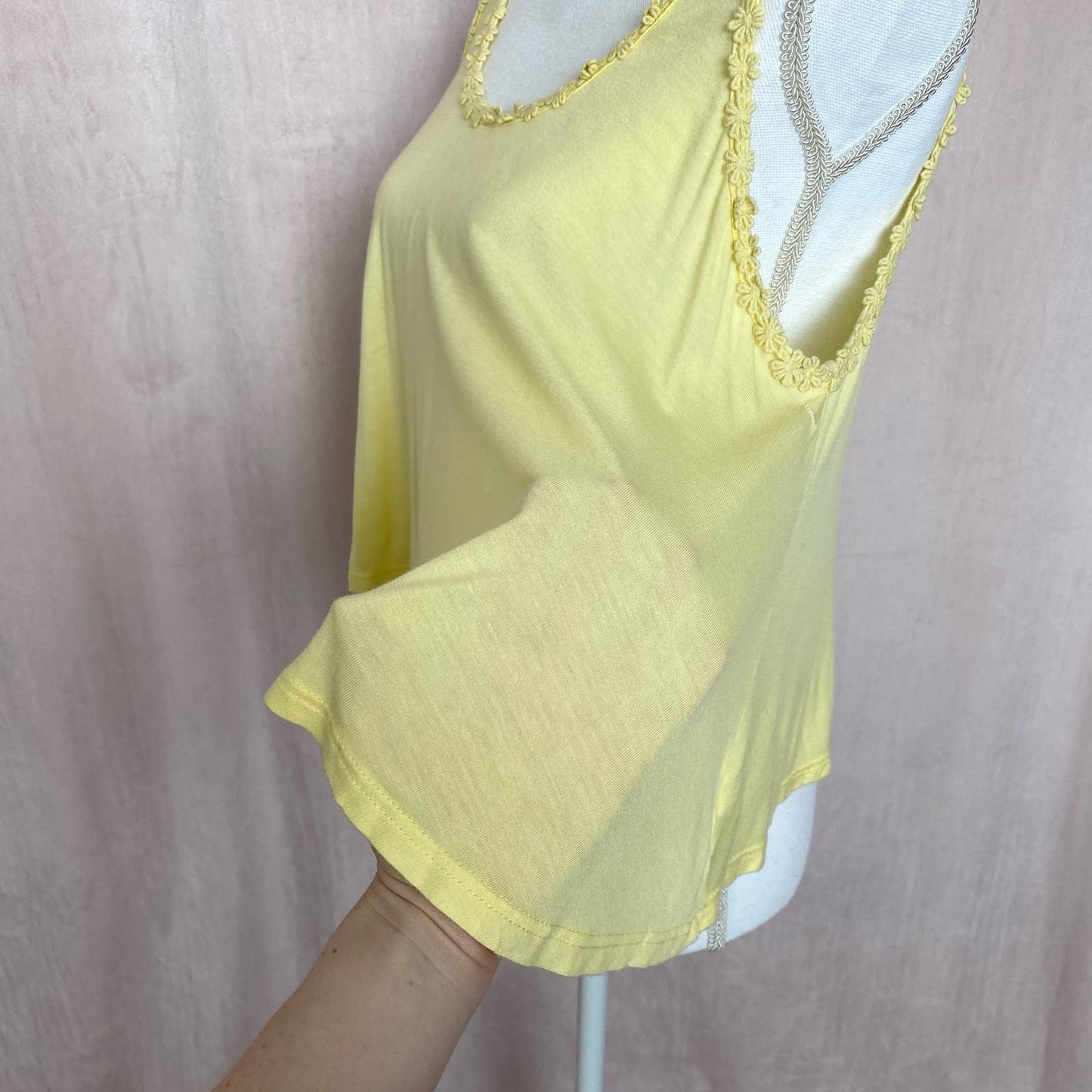 Secondhand Elodie Yellow Floral Trim Flowy Crop Tank Top, Size Small