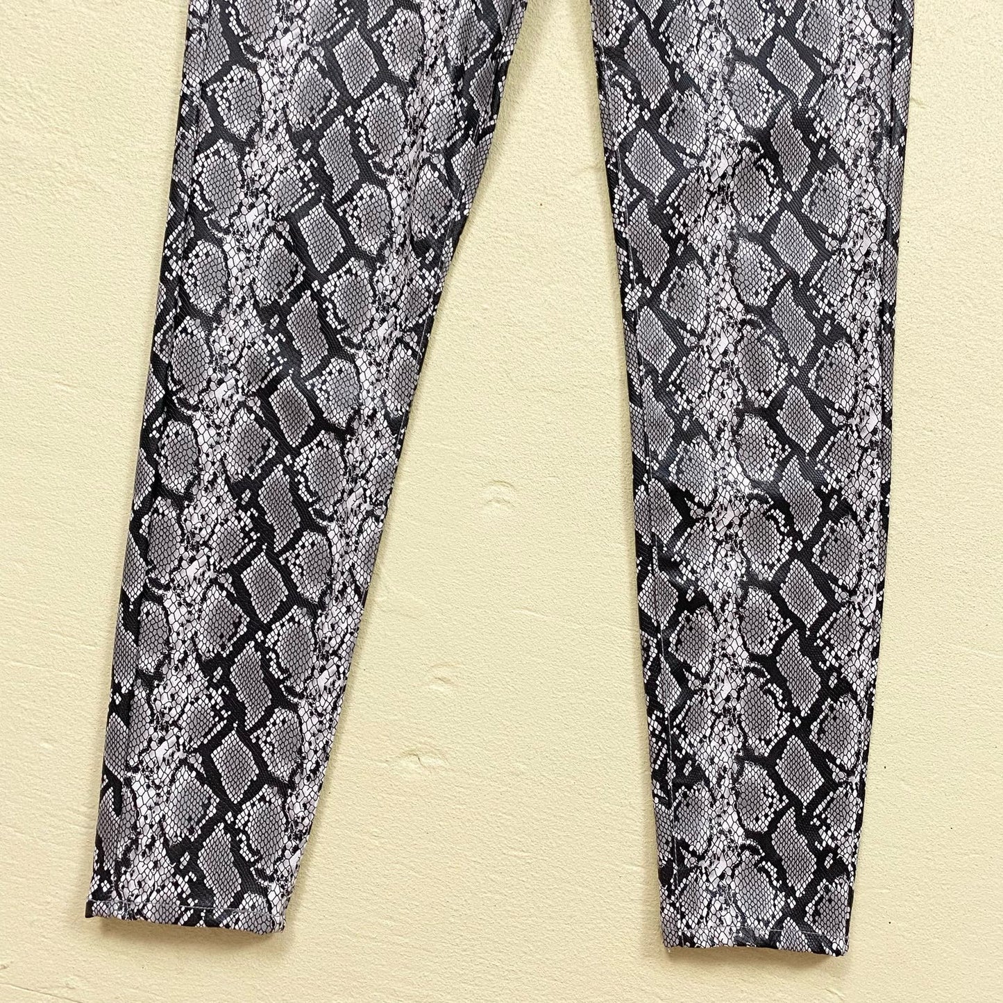 Preowned Kendall + Kylie The Skyscraper Faux Leather Snakeskin Pants, Size 28
