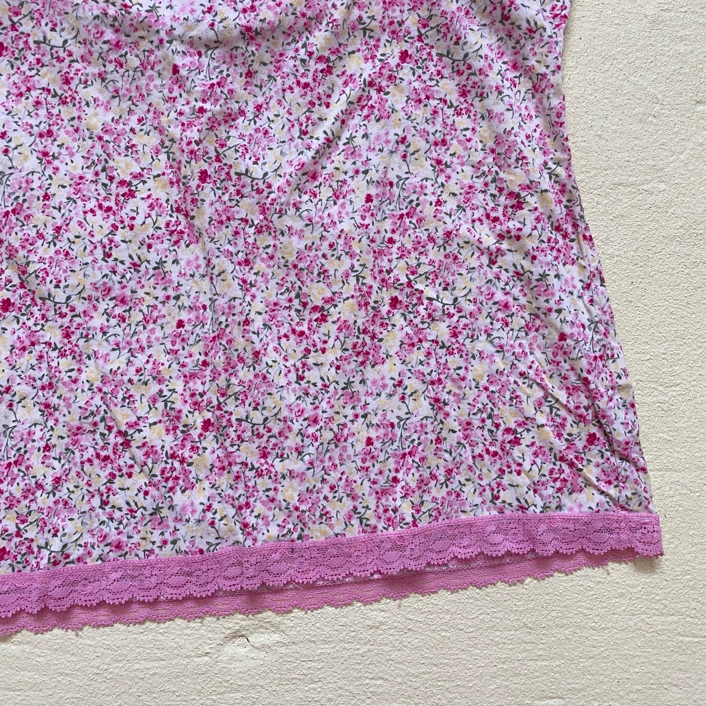 Y2K Banana Republic Pink Floral Lace Hem Cami, Size Medium