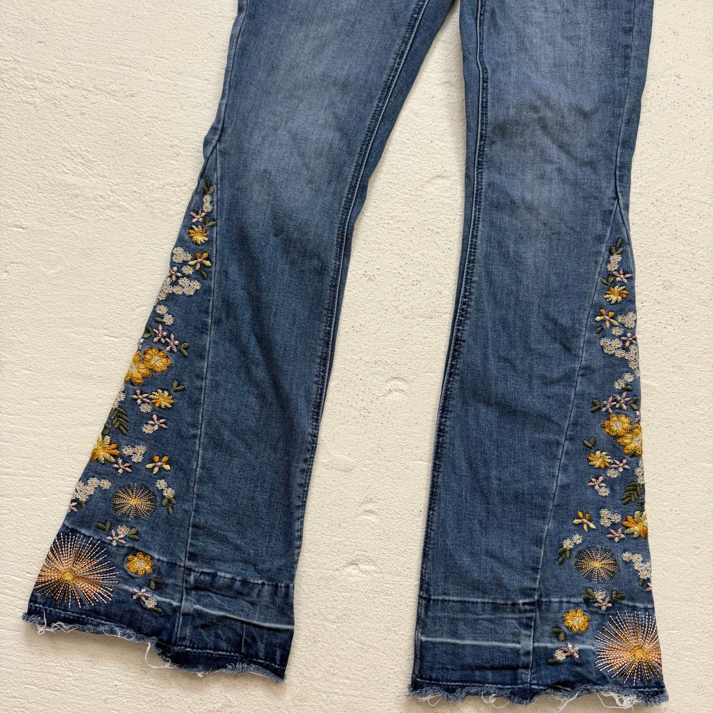Secondhand Ashley Mason Premium Embroidered Flare Jeans, Size 3/26