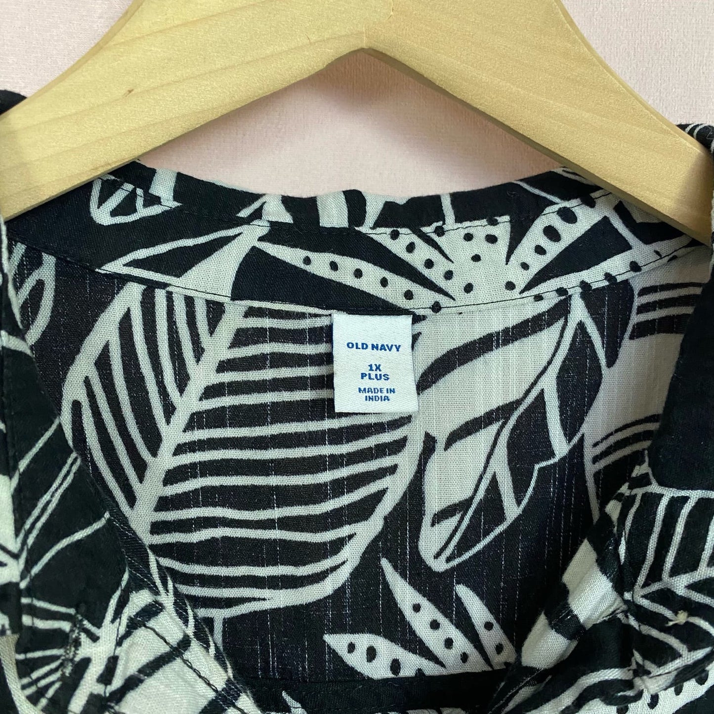 Secondhand Old Navy Full Button Tie Front Leaf Print Shirt, Size 1X